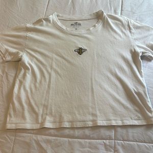 Hollister White tee with a bee imprint 🐝